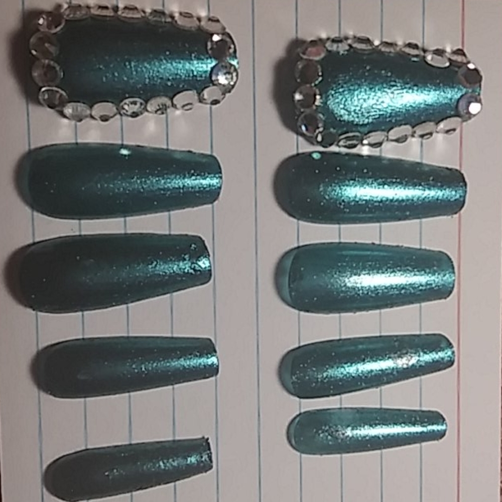 Blue nails with dimonds